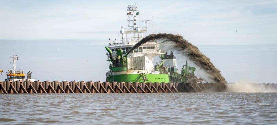 marine-dredging-dredger-DEME-GNSS-receiver-by-Septentrio (c) DEME