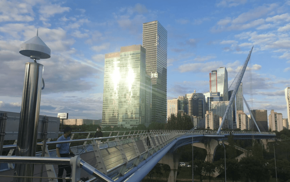 Seoul pedestrian bridge structural monitoring with Septentrio RTK GNSS receiver and antennae