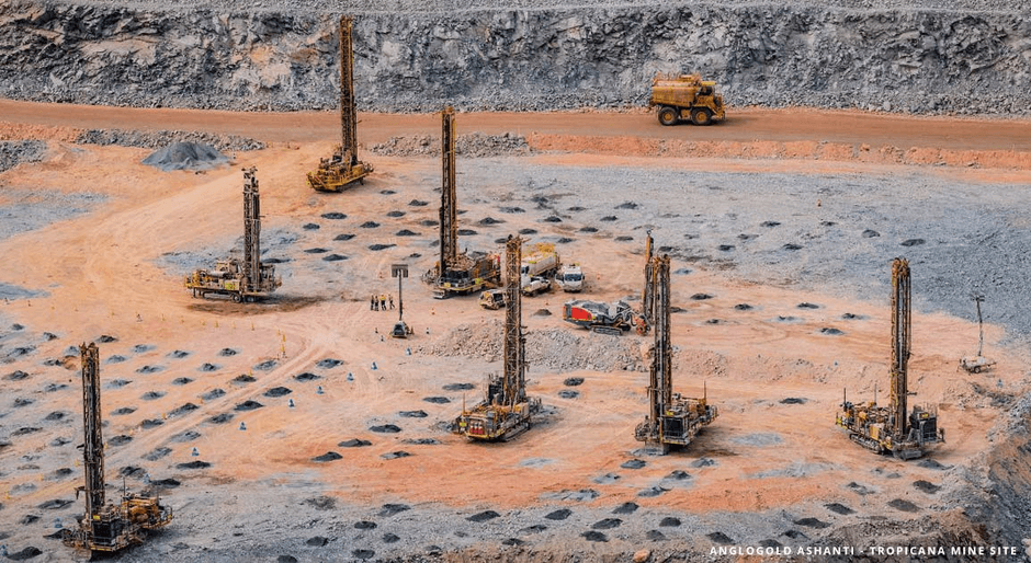 Surface blast holes - vertical drilling (c) Flanders - Anglogold Amanti tropical mine
