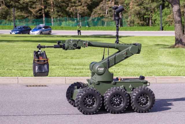 Mining - demining robot 