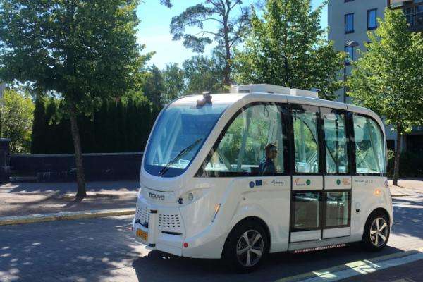 Autonomous-bus-in-city-needs-good-GNSS-positioning-receiver-with-integrity-monitoring