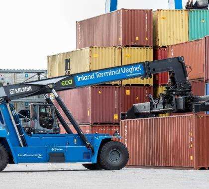 inertial navigation systems from Septentrio on Kalmar SmartPort solutions: container loader, reach stackers 